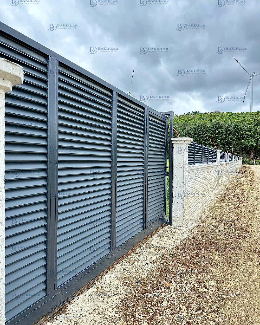 Modern Konforun Şıklığı: Karakuş Metal Raylı Kapıları ile Ev ve İş Yerlerinizi Yeniden Tanımlayın!