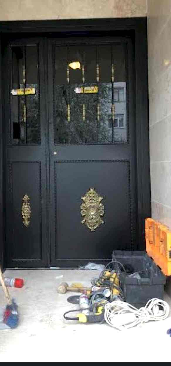 Zarafetin Simgesi: Modern Demir Kapı Tasarımları